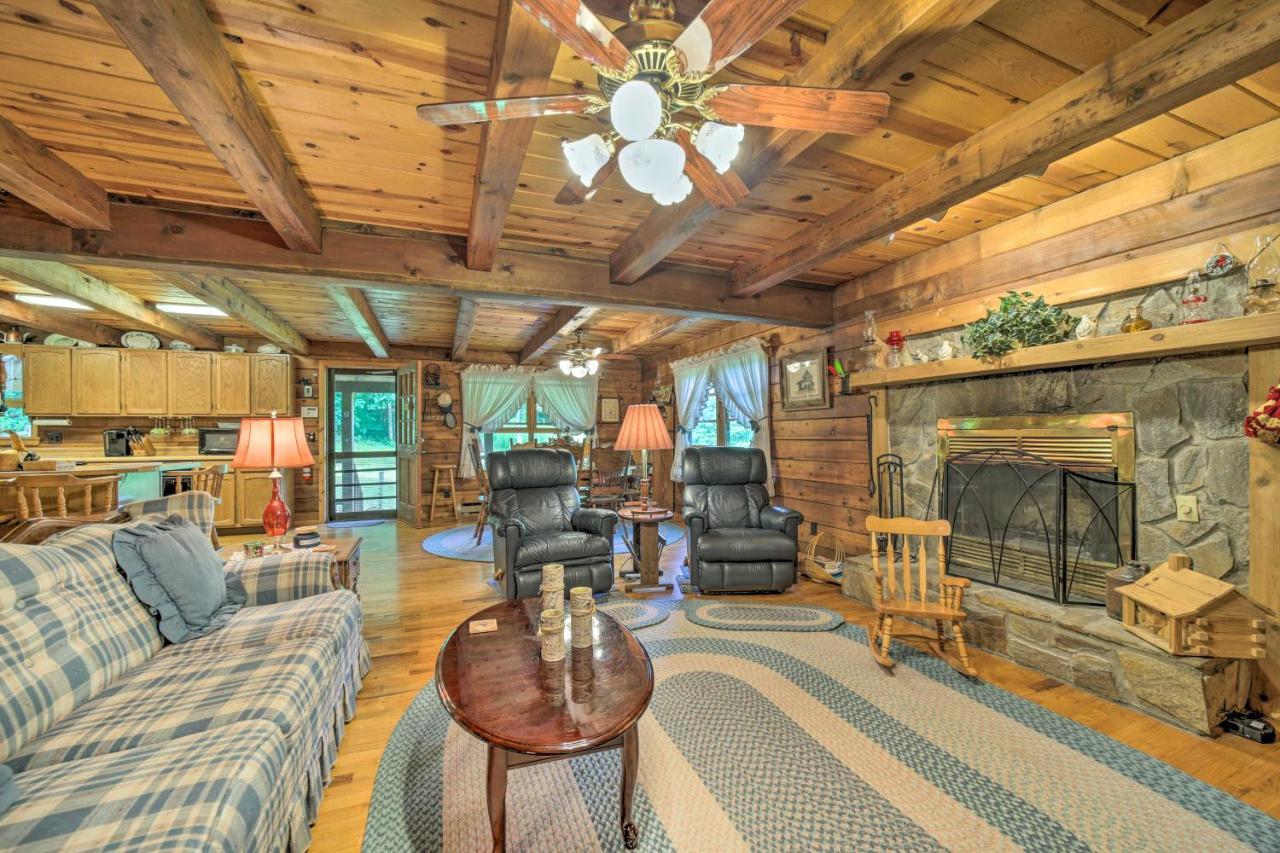 Scenic Creekside Cabin With Wraparound Porch! Villa Highlands Bagian luar foto