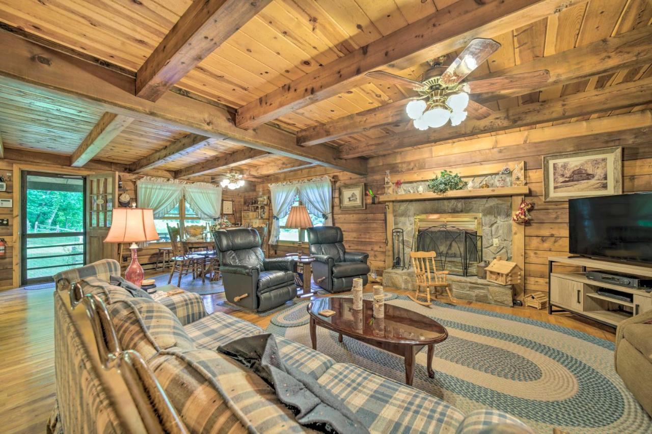 Scenic Creekside Cabin With Wraparound Porch! Villa Highlands Bagian luar foto