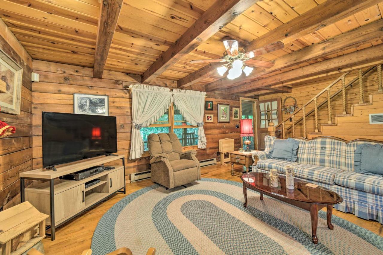 Scenic Creekside Cabin With Wraparound Porch! Villa Highlands Bagian luar foto