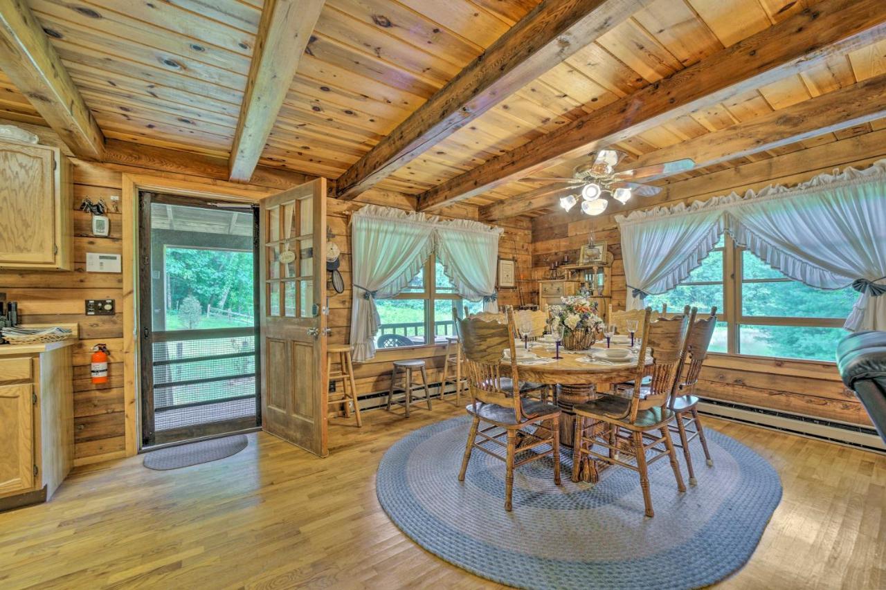 Scenic Creekside Cabin With Wraparound Porch! Villa Highlands Bagian luar foto