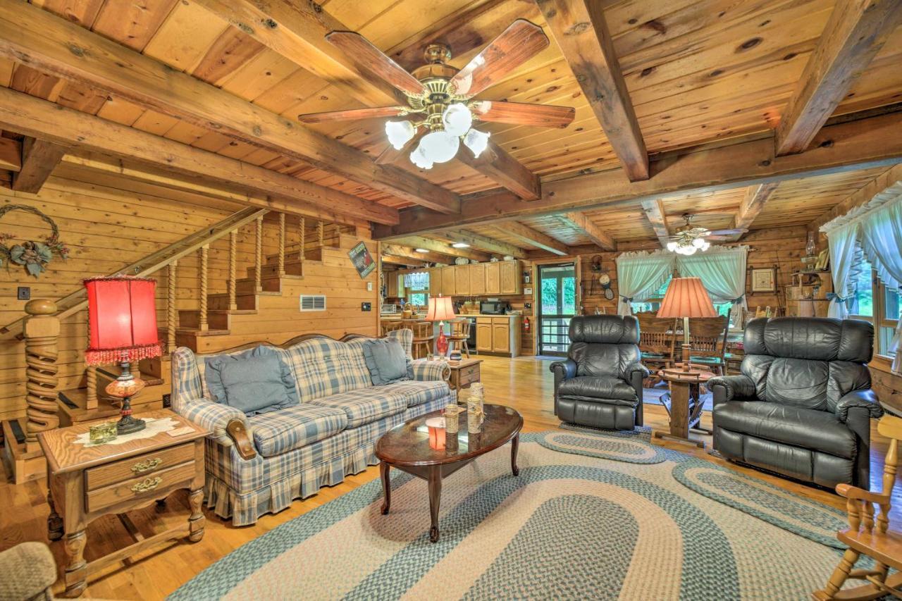 Scenic Creekside Cabin With Wraparound Porch! Villa Highlands Bagian luar foto