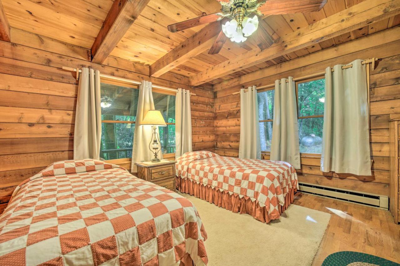 Scenic Creekside Cabin With Wraparound Porch! Villa Highlands Bagian luar foto