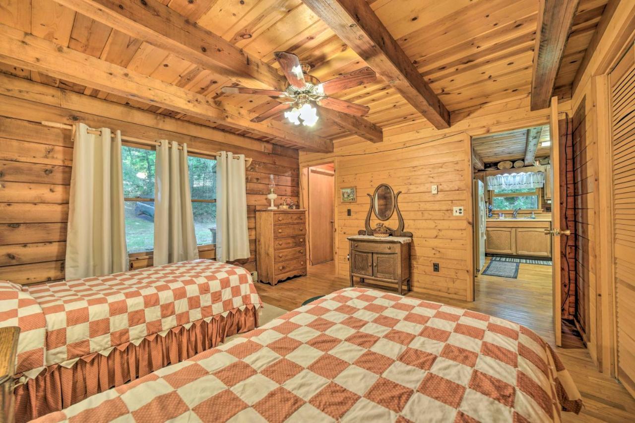 Scenic Creekside Cabin With Wraparound Porch! Villa Highlands Bagian luar foto