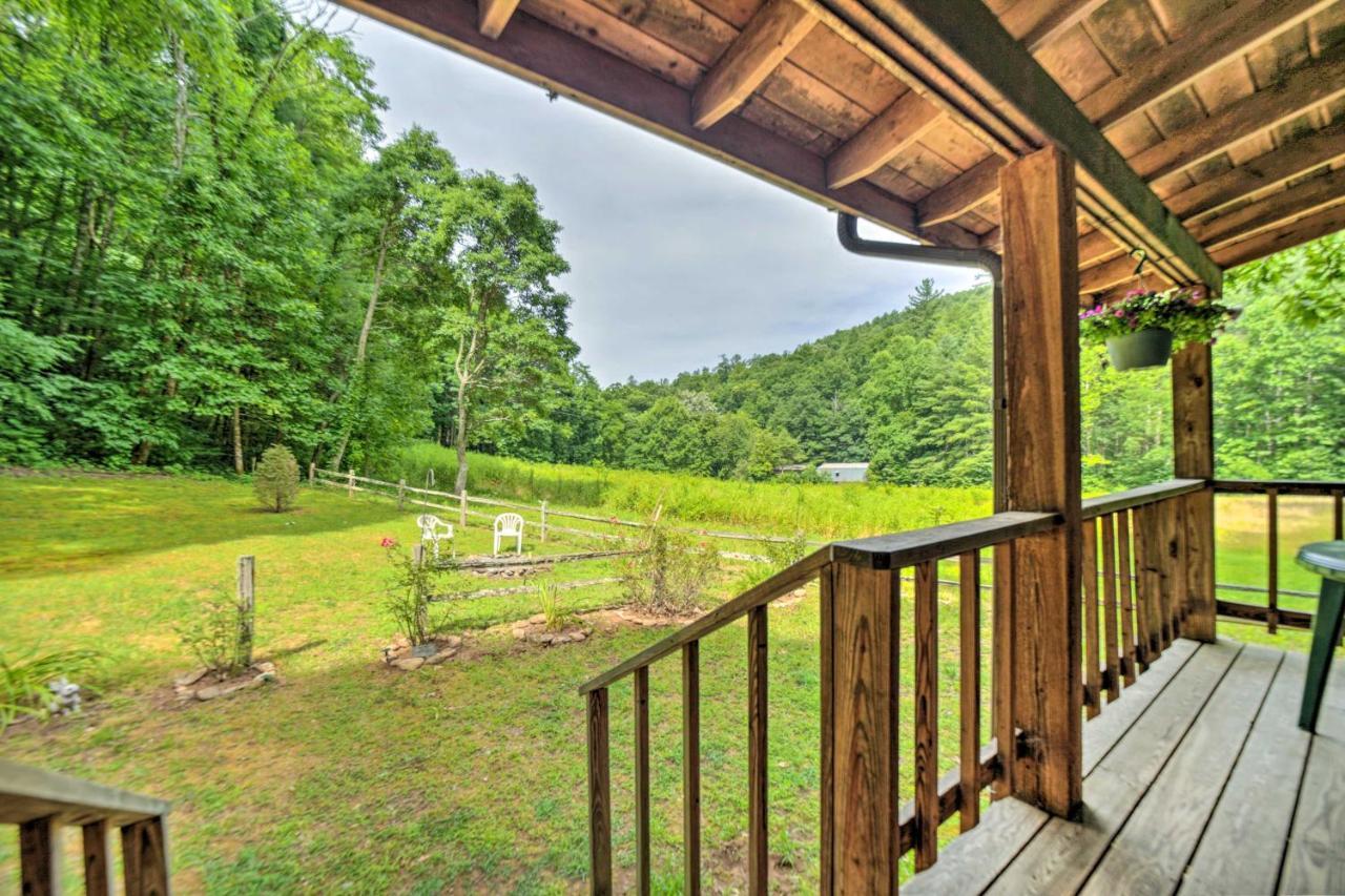 Scenic Creekside Cabin With Wraparound Porch! Villa Highlands Bagian luar foto