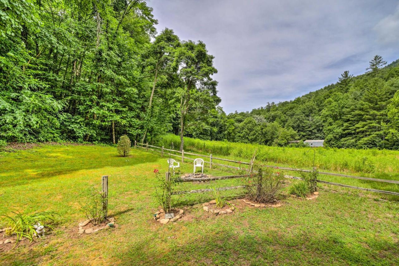 Scenic Creekside Cabin With Wraparound Porch! Villa Highlands Bagian luar foto